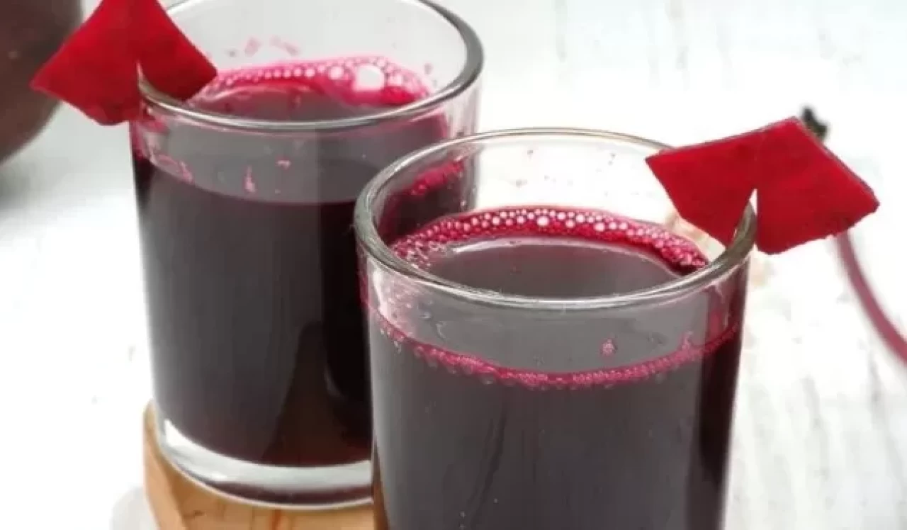 Cilt rengini eşitleyen ve canlandıran doğal kür tarifi