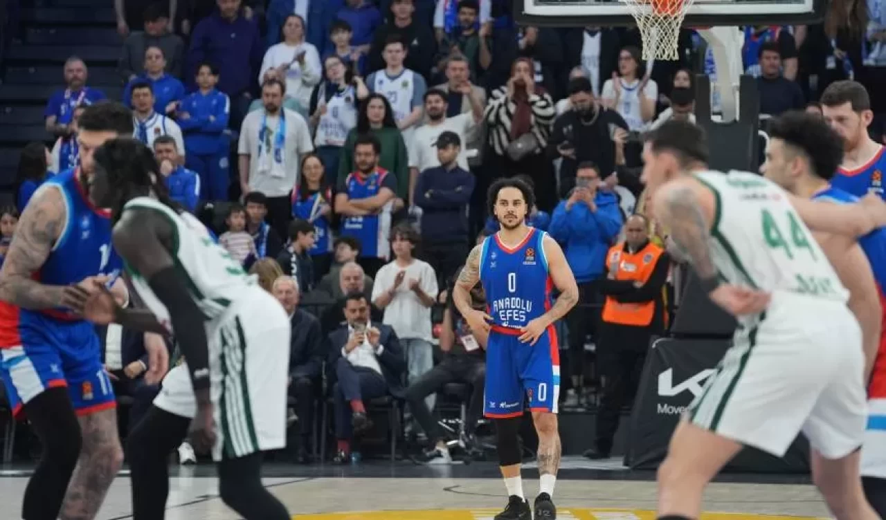 Anadolu Efes, EuroLeague play-off'ta Panathinaikos'a mağlup oldu