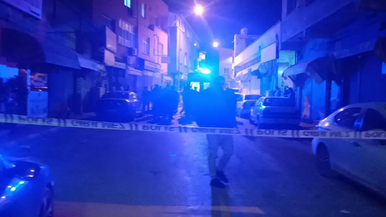 Sokakta yürürken silahlı saldırıda yaralandı