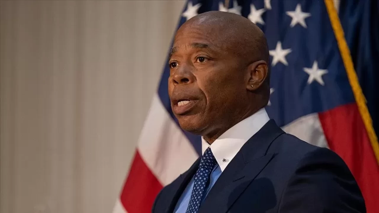 New York Belediye Başkanı Eric Adams hakkındaki yolsuzluk davası düştü