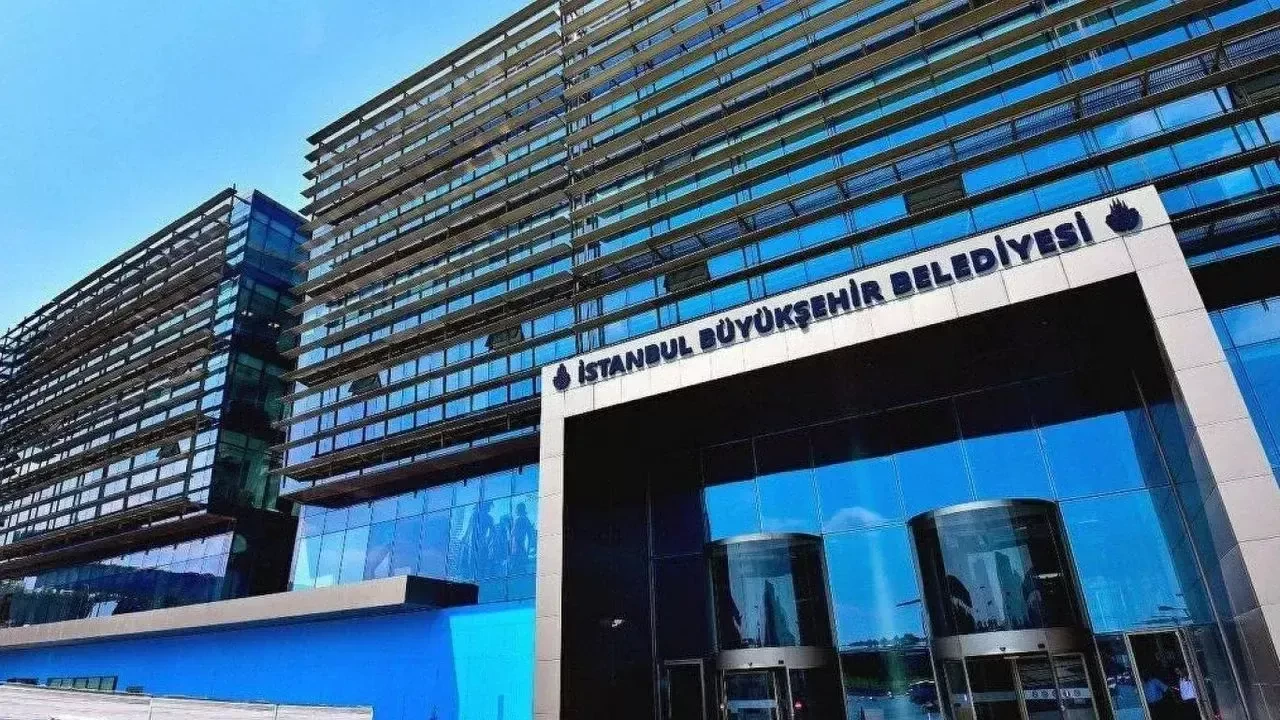 İBB soruşturmasında gözaltına alınan 18 kişi adli kontrol şartıyla serbest bırakıldı