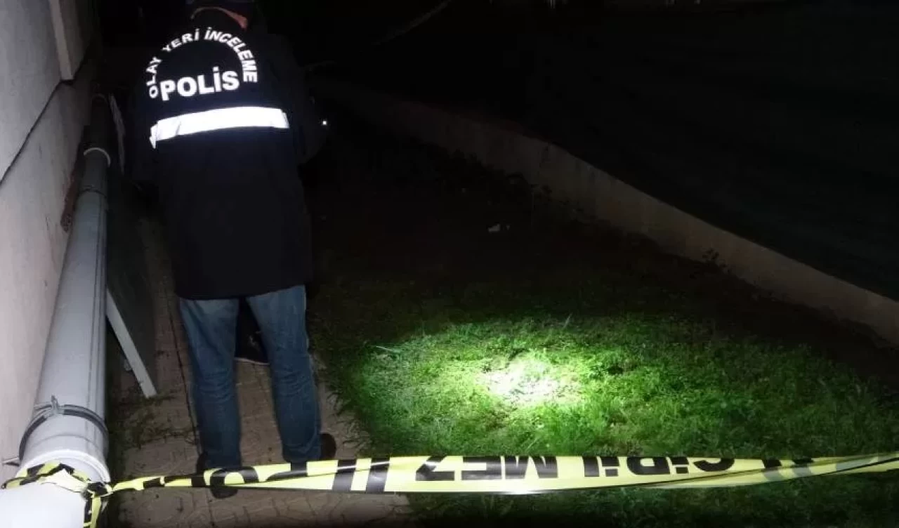 Çatıdan atlayan 19 yaşındaki kadın ağır yaralandı