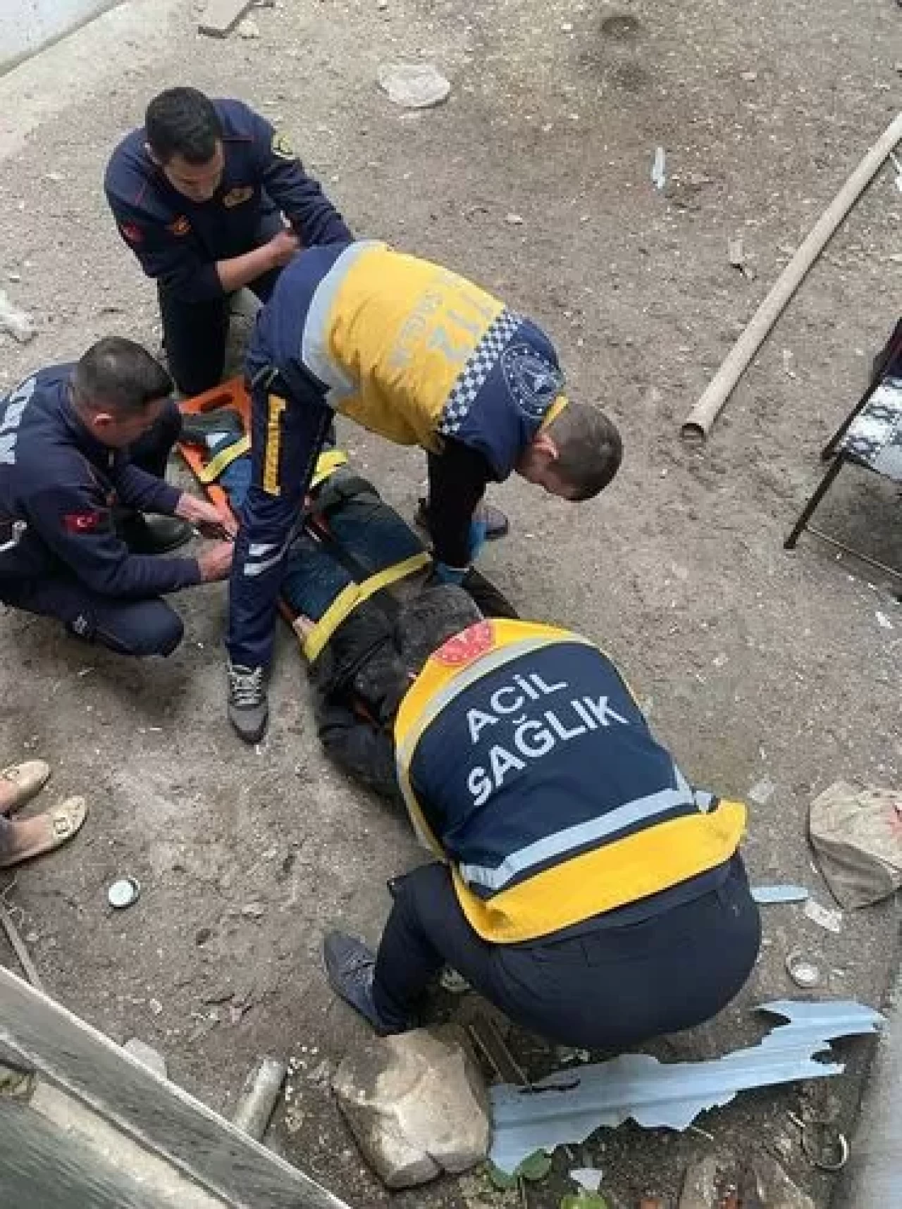 Aydın’da çatıdan düşen anten tamircisi can verdi!