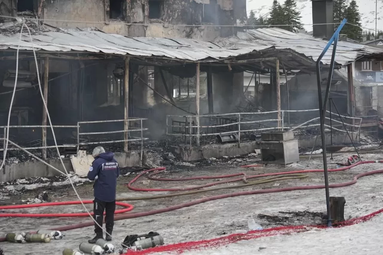 Otel yangınında yeni gelişme: Kayakçı Berkin Usta'nın annesi Fikriye Usta hayatını kaybetti