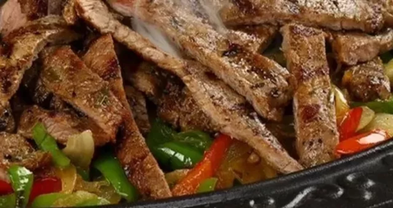 Et severler için vazgeçilmez Meksika lezzeti: Fajita tarifi