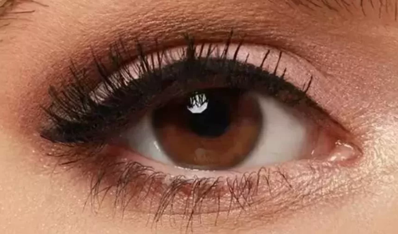 Kahverengi gözlere uyumlu göz kalemi renkleri