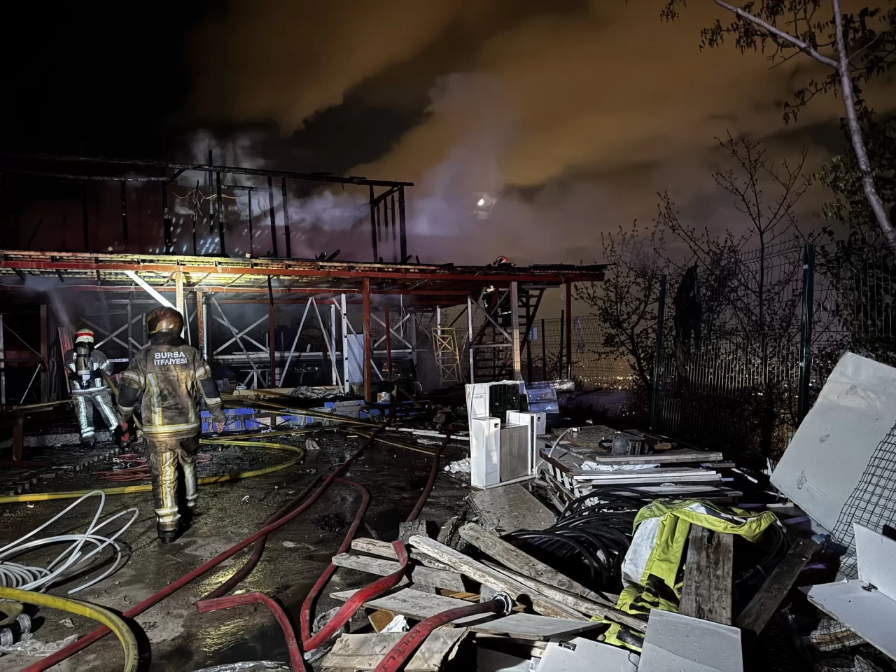 Uludağ'ın eteklerindeki baraka alev aldı