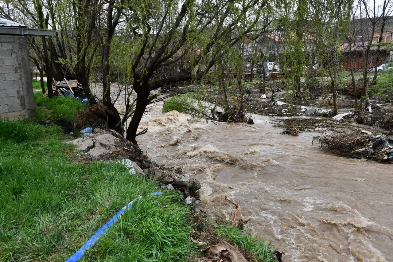 Üsküp yakınlarındaki sel felaketi: Batinci köyünde onlarca ev zarar gördü