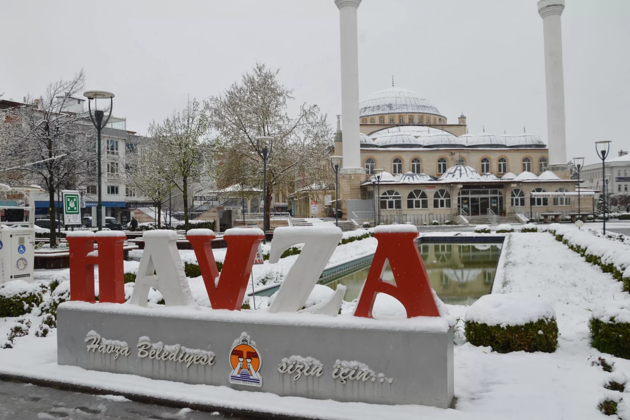 Samsun Havza'da kar yağışı hayatı olumsuz etkiliyor