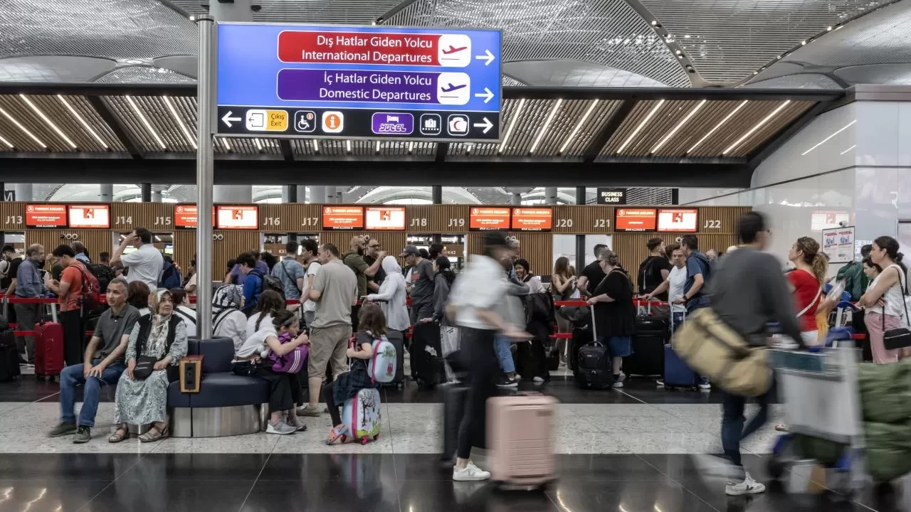 Bayram tatilinde havalimanları 6,1 milyon yolcu ağırladı