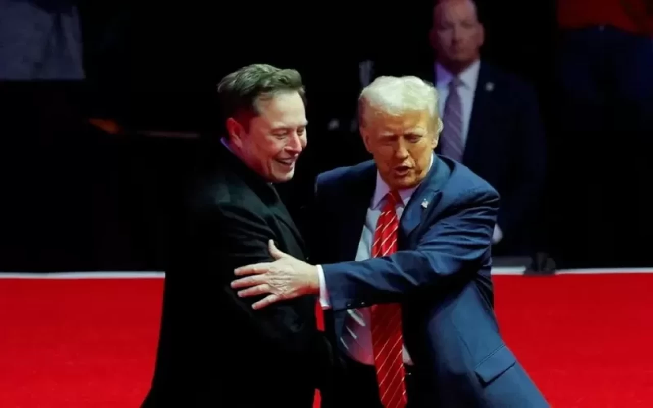 Trump'tan Musk'a yeşil ışık: "Yönetimde kalabilir"