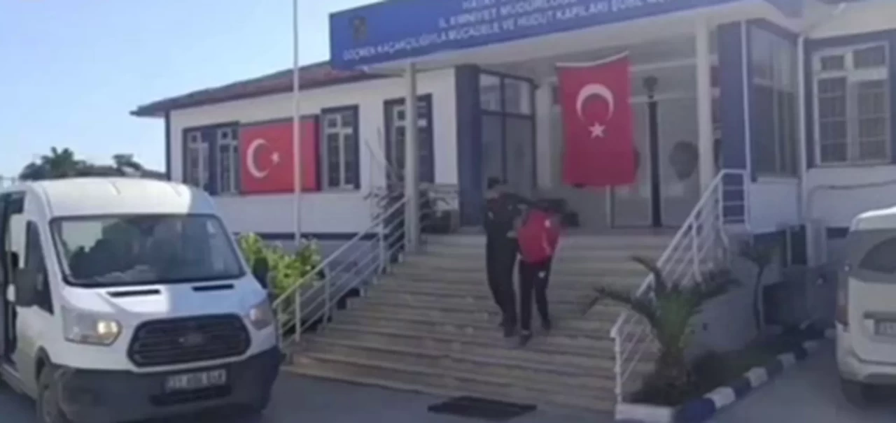 Hatay’da durdurulan araçtan 8 göçmen çıktı! Sürücü tutuklandı!