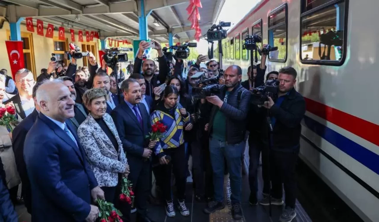 Turistik Diyarbakır Ekspresi ilk seferine başladı