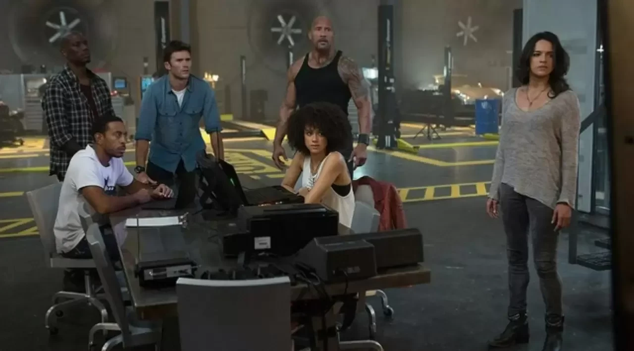 Hızlı ve Öfkeli 8: Konusu, Oyuncuları ve Tüm Detaylar