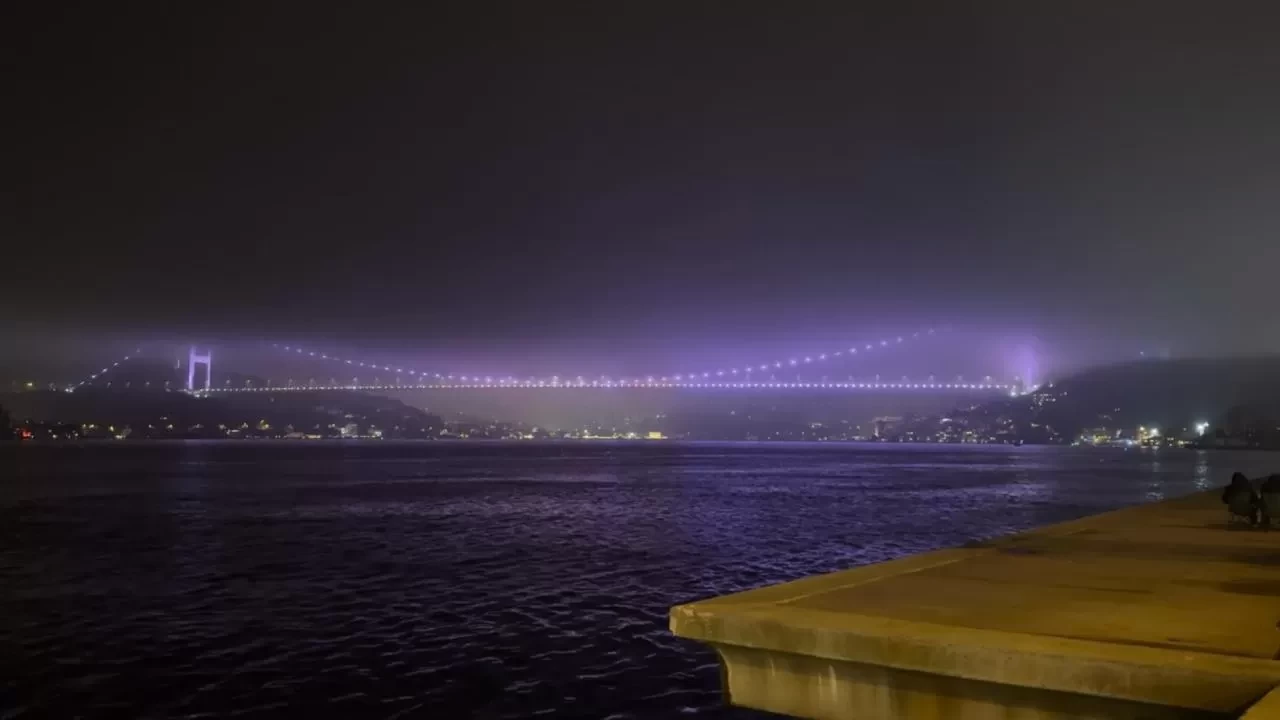 İstanbul Boğazı'nda gemi trafiği askıya alındı