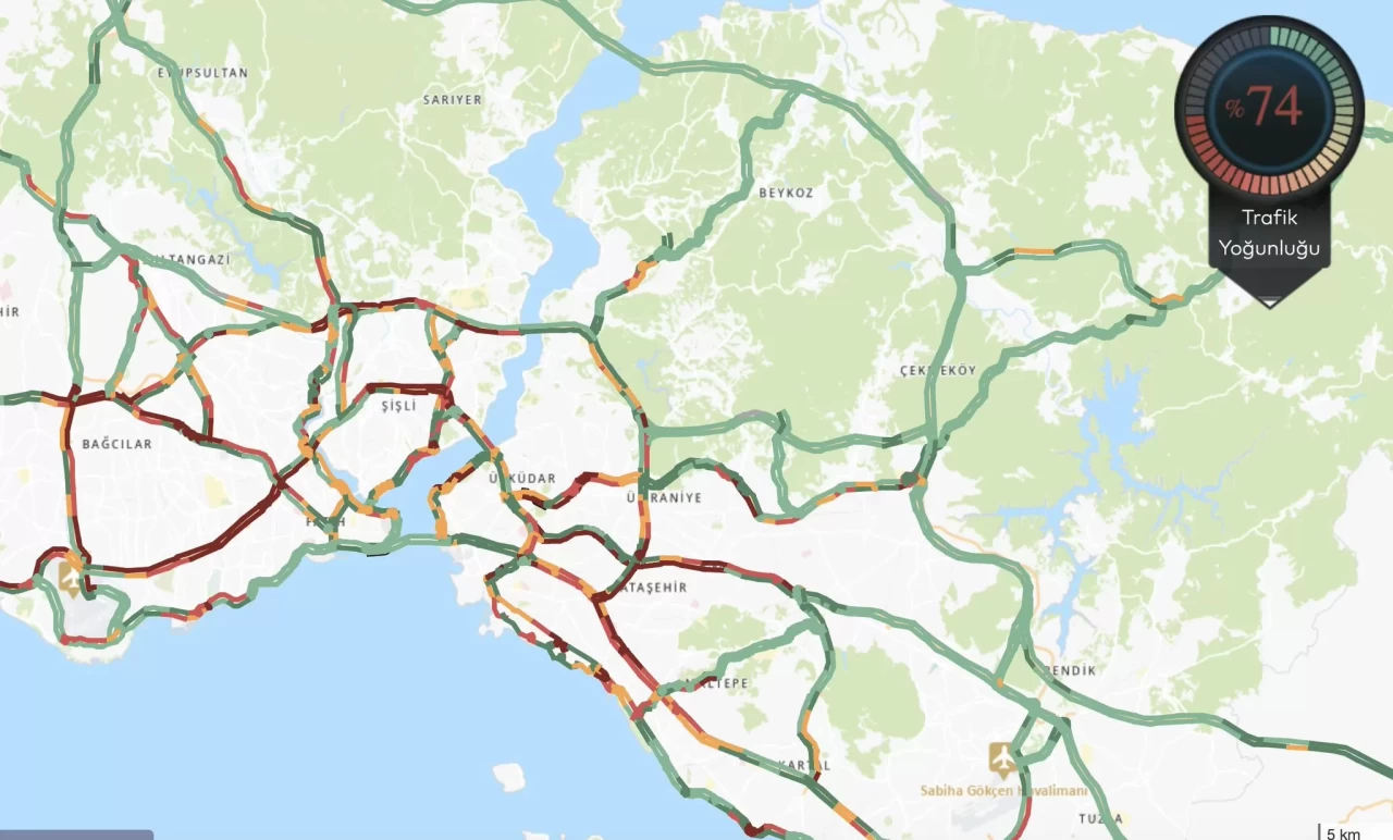 İstanbul'da depremlerin ardından trafik yoğunluğu yaşanıyor