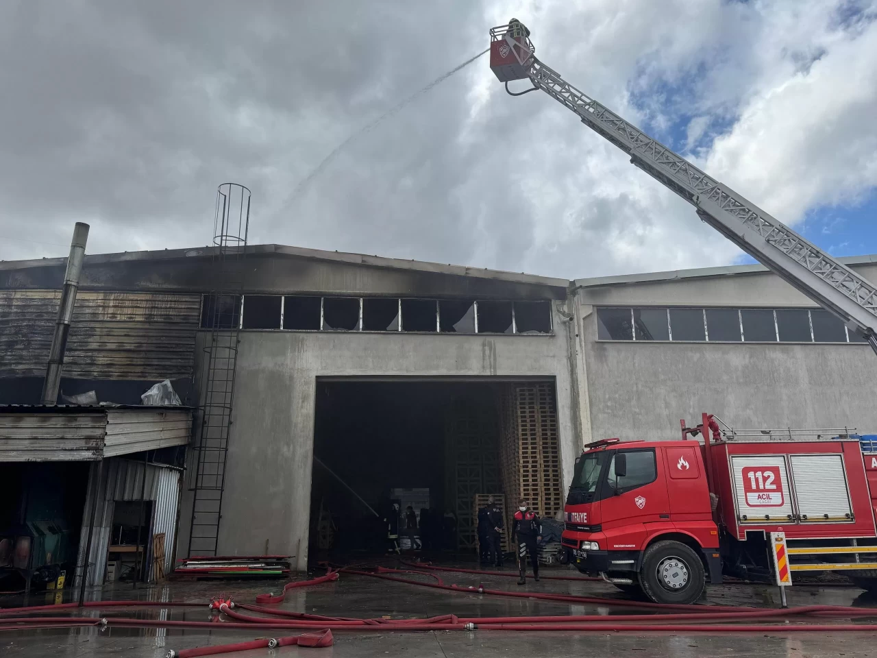 Afyonkarahisar'da kereste fabrikasında yangın
