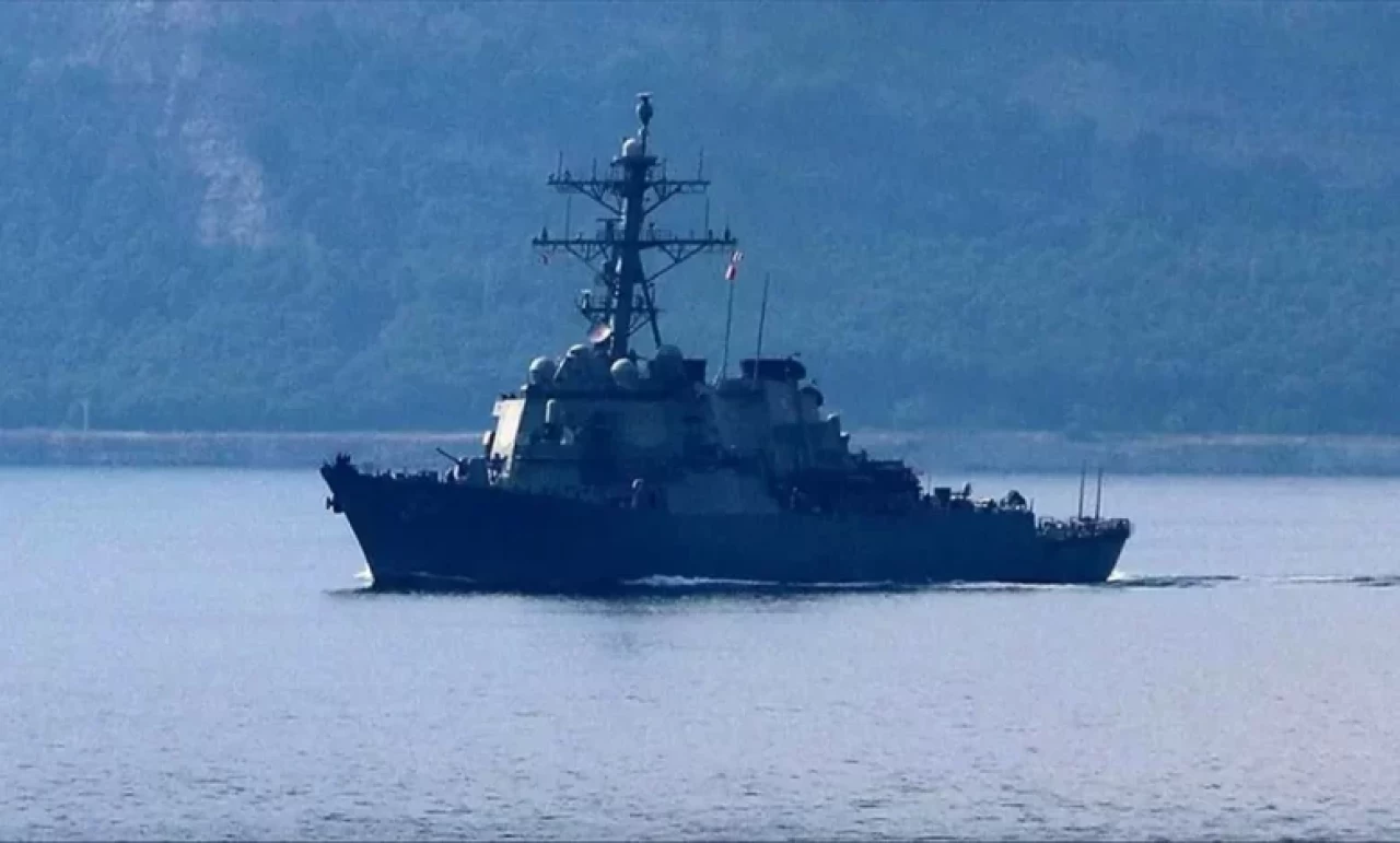 Husiler, Kızıldeniz'de 2 ABD destroyerini vurdu