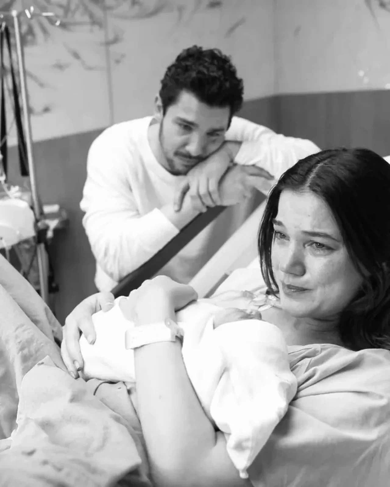 Pınar Deniz ve Kaan Yıldırım, oğulları Fikret Hakan'la ilk pozunu verdi