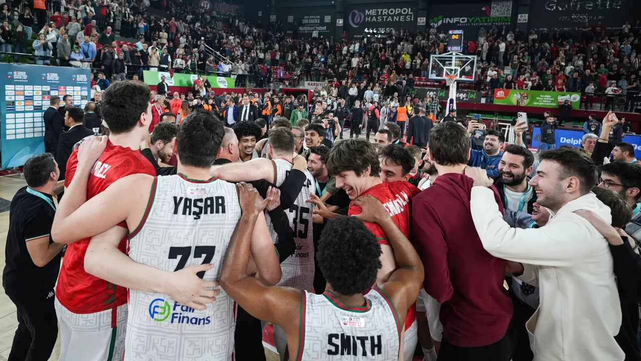 Karşıyaka Basketbol’dan kritik galibiyet! Türkiye Basketbol Ligi’nde Karşıyaka 93-90 Aliağa Petkimspor maç sonucu