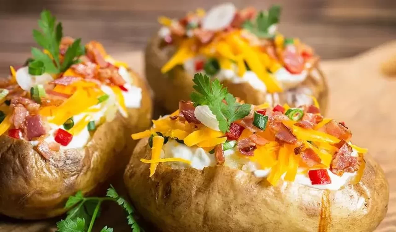 Sadece 15 dakikada sofranızda: Mikrodalgada kumpir tarifi