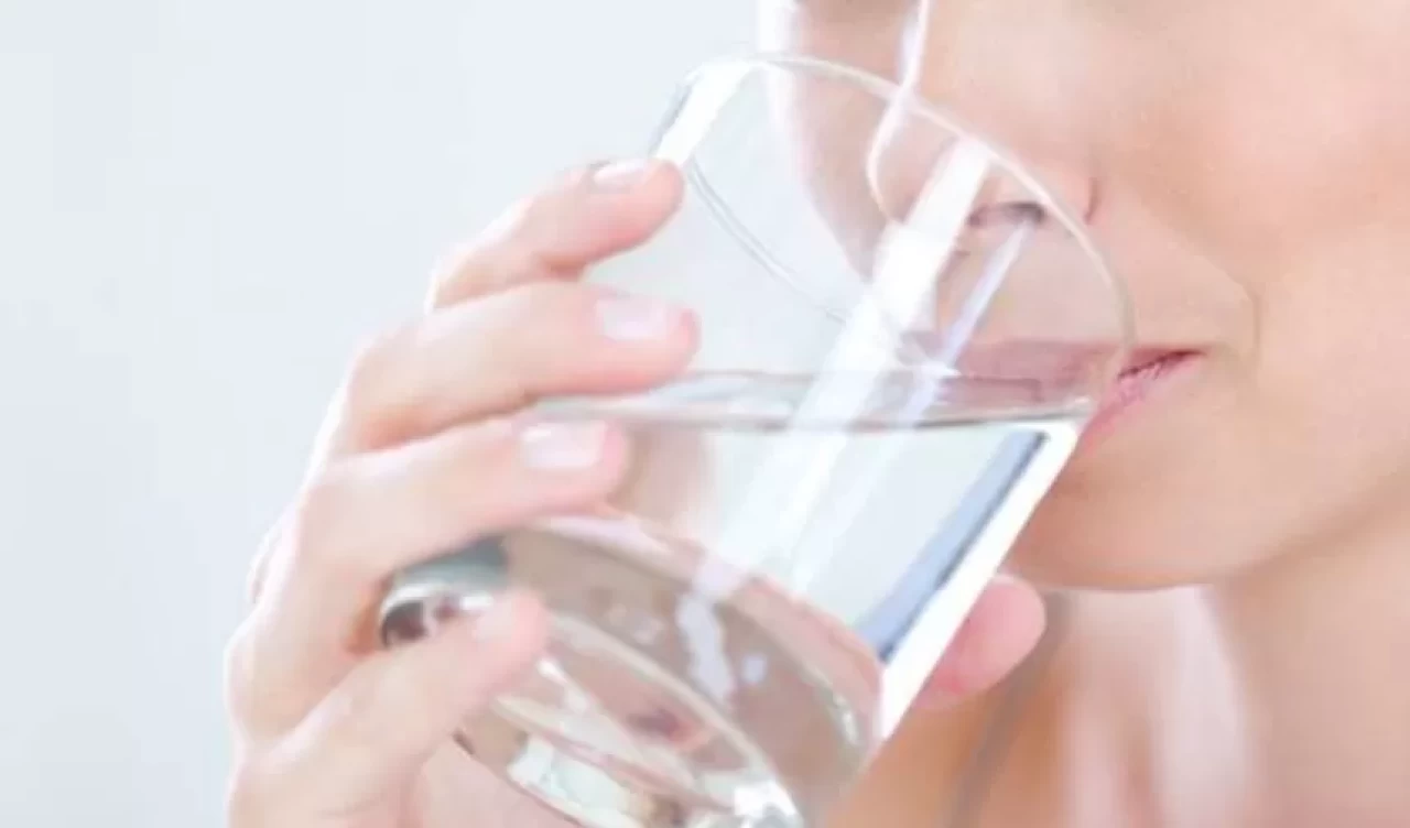 Genç kalmanın sırrı! Su ile kırışıklıklara veda edin