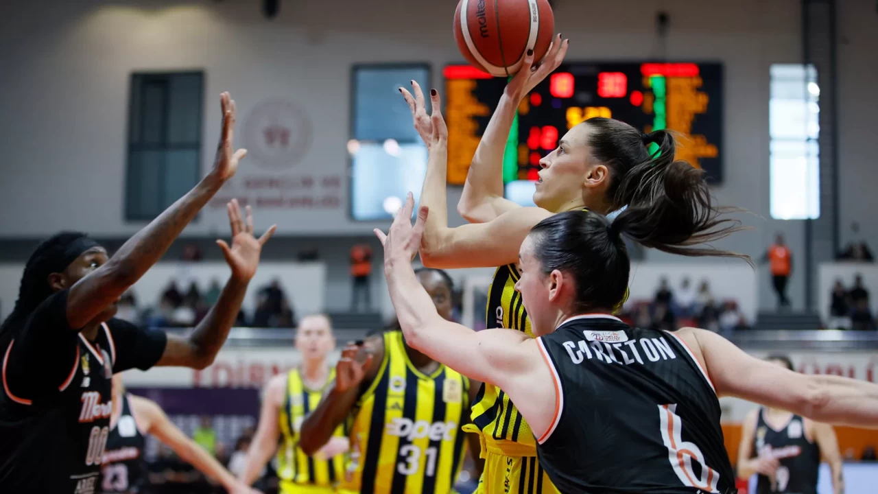 Kadınlar Basketbol Ligi’nde final serisi başlıyor: Fenerbahçe Kadın Basketbol Takımı ile ÇBK Mersin karşı karşıya