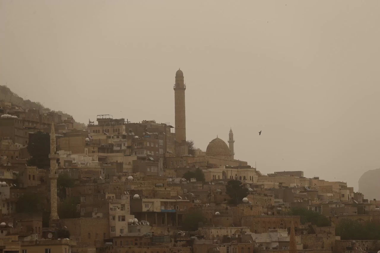 Mardin, Şırnak ve Siirt'te toz taşınımı etkili oldu