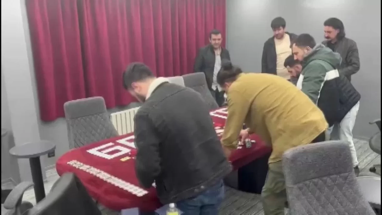 İstanbul'da villaya kumarhane baskını: 38 kişi yakalandı