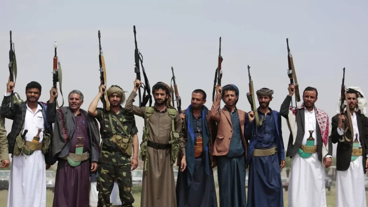 Husilerden ABD'nin uçak gemisine saldırı