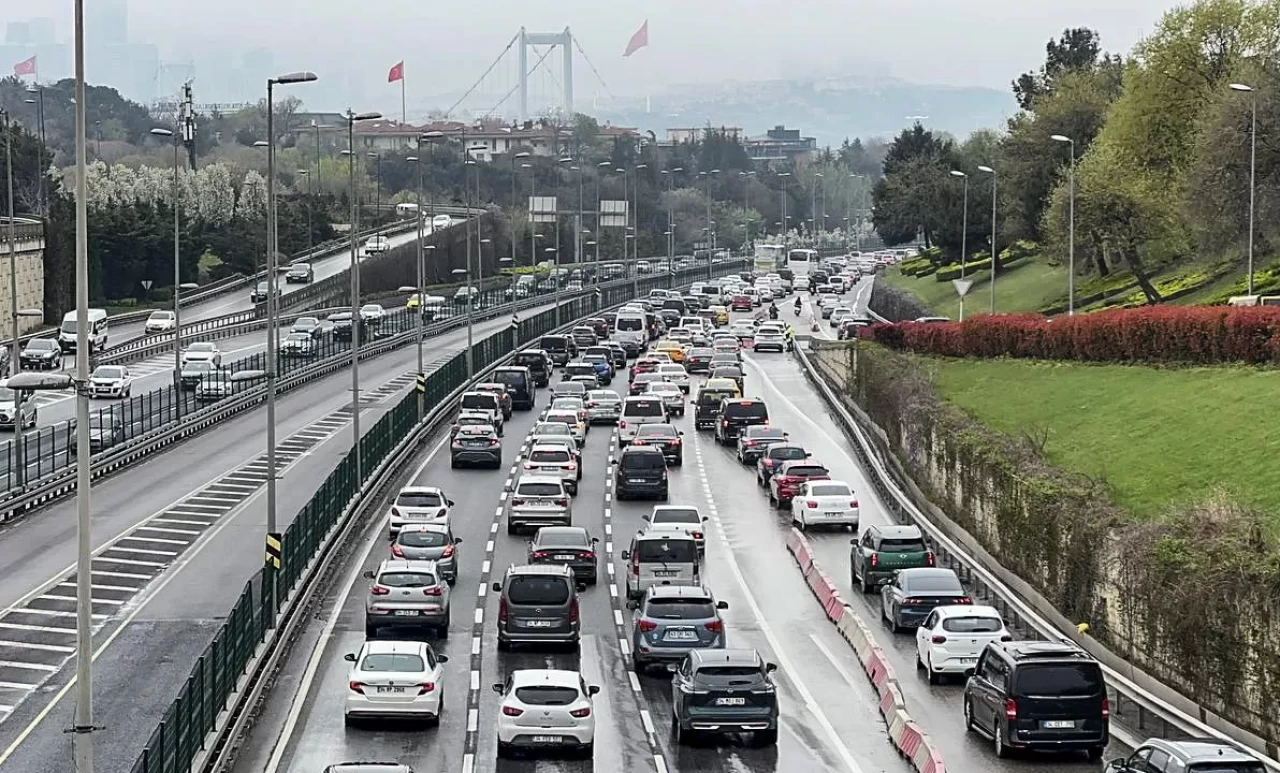 Bayramın son gününde İstanbul trafiğinde yoğunluk yaşanıyor