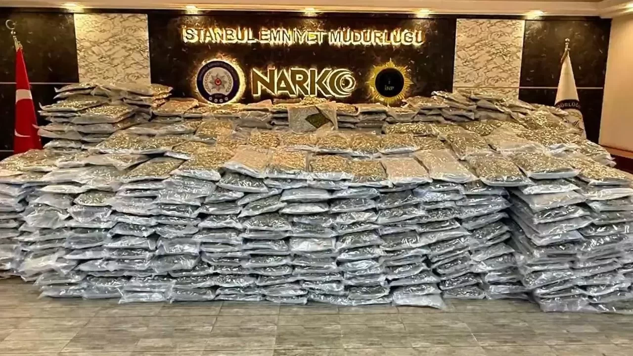 İstanbul'da 880 kg uyuşturucu madde ele geçirildi