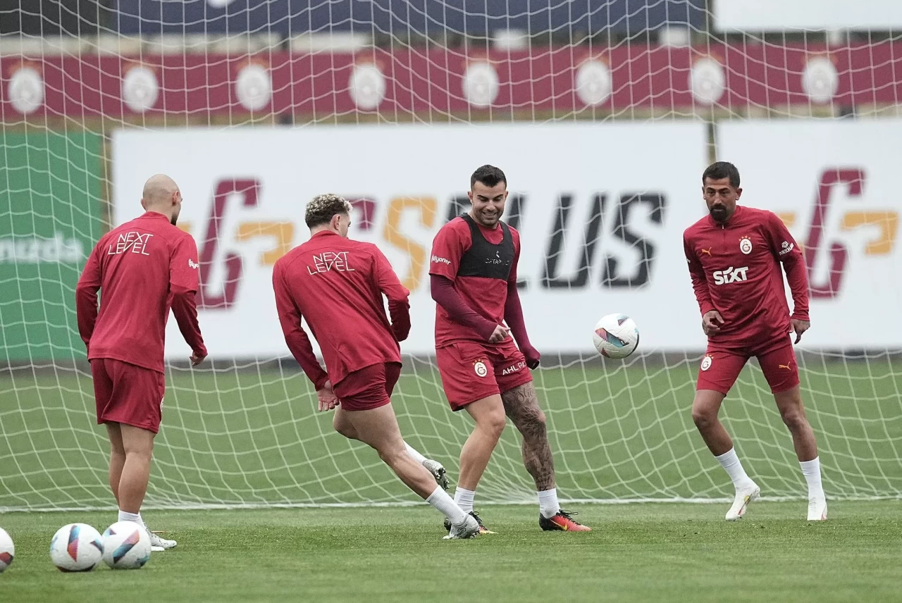 Galatasaray, Fenerbahçe derbisi öncesi son antrenmanı tamamladı