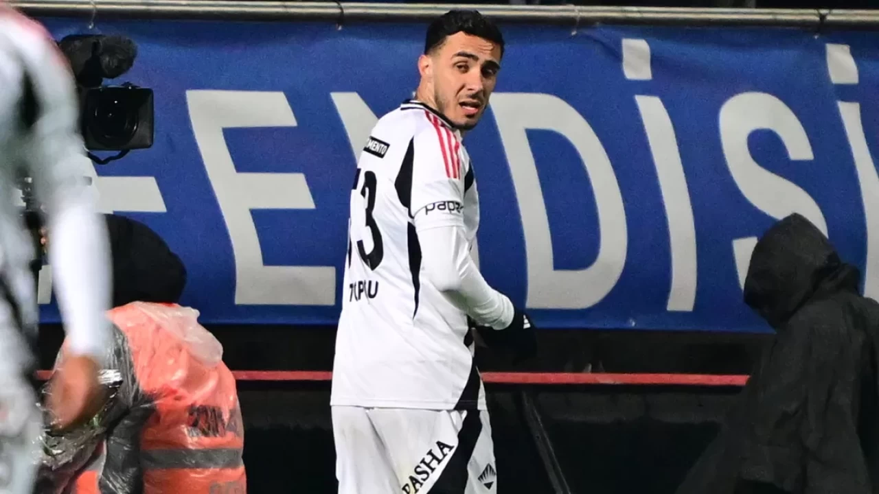 Emirhan Topçu'dan Beşiktaş'a kötü haber!