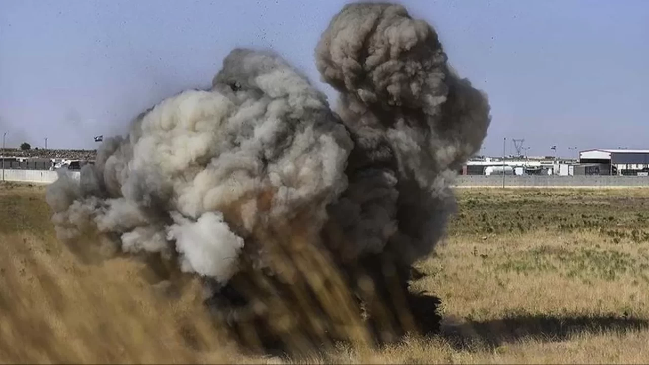 Münbiç'te terör örgütü PKK/YPG'nin döşediği mayınlar  patladı! 7 yaralı