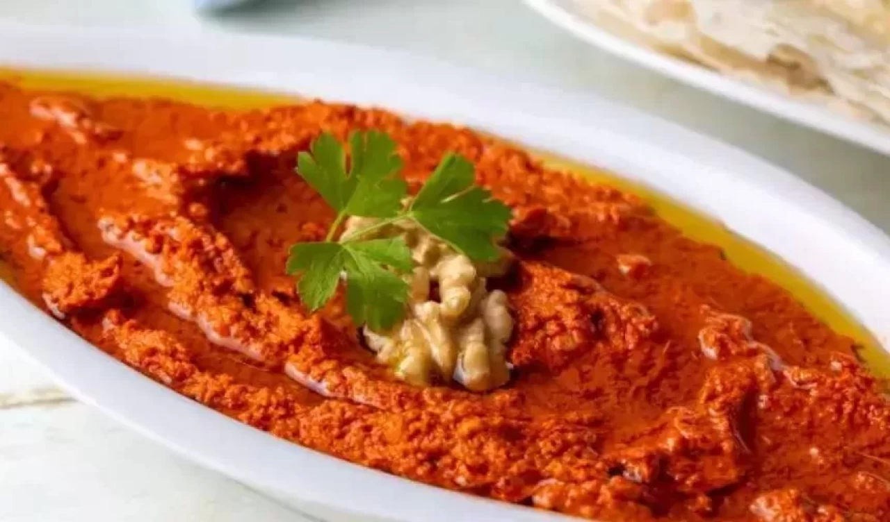 Köz biber ve cevizle hazırlanan nefis muhammara tarifi