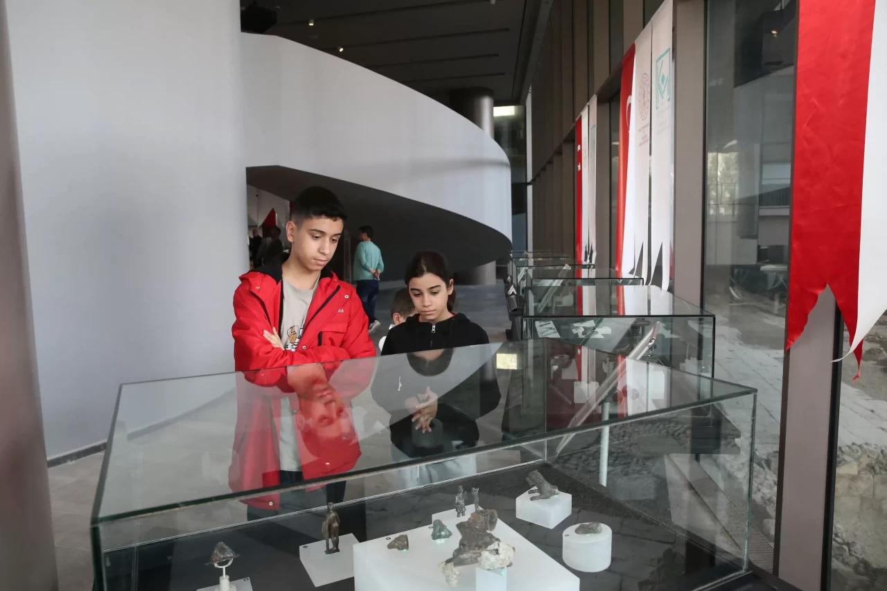 Zeugma Mozaik Müzesi'ndeki 51 eser Hatay'da sergilendi