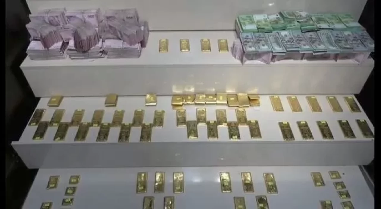 Van Havalimanı'nda 66 kilo altın ve döviz kaçakçılığına yönelik operasyon