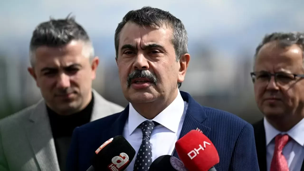 Bakan Tekin: 38 bin arkadaşımızın yüzde 80'inin görev süresi uzatıldı