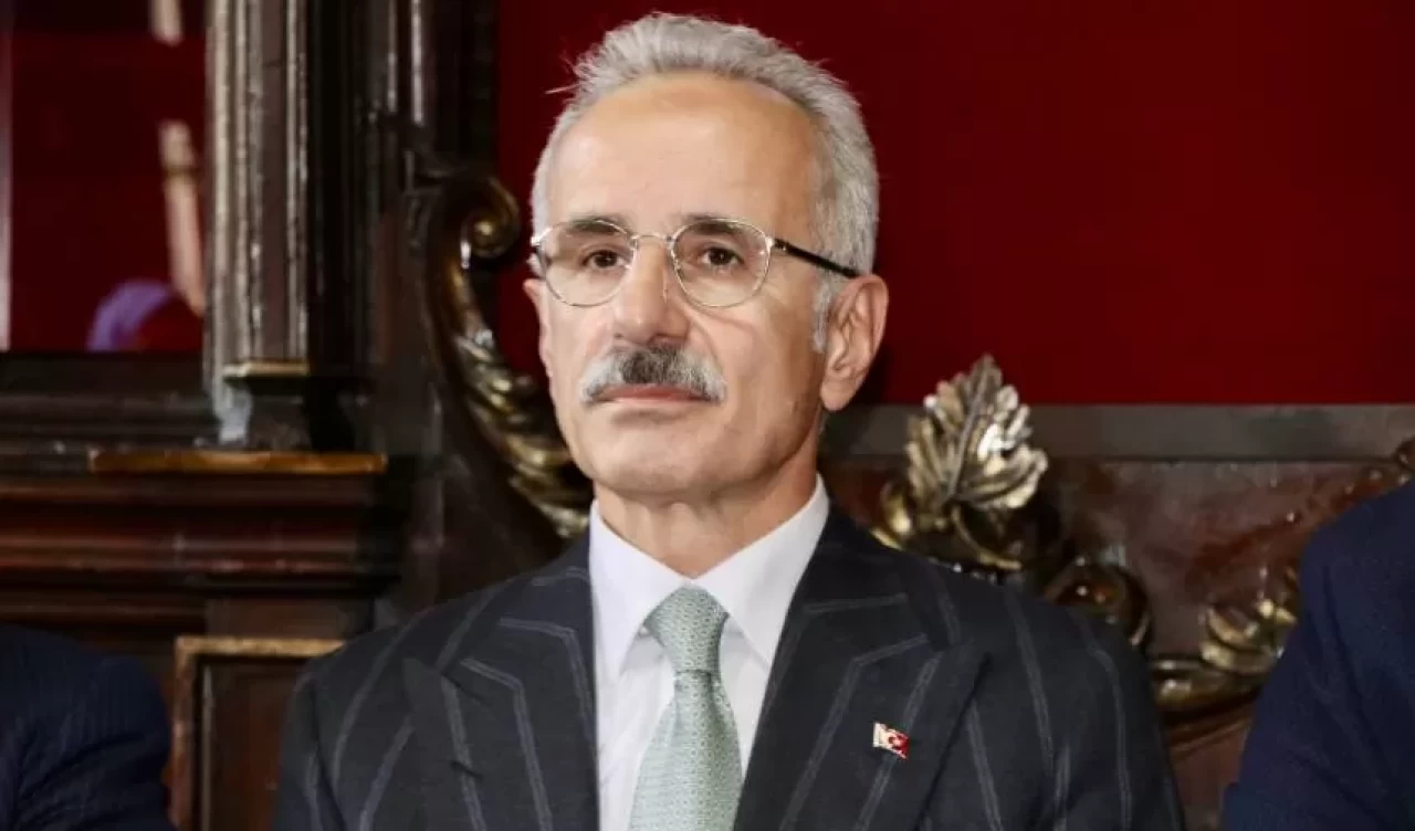 CHP üyesi imza standında bıçaklandı: Bakan Uraloğlu'ndan açıklama geldi