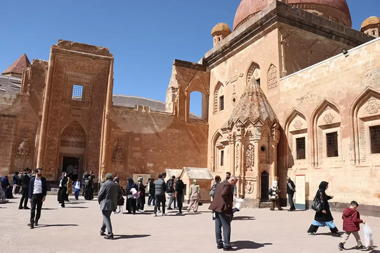 İshak Paşa Sarayı, bayram tatilinde 17 bin ziyaretçiyi ağırladı