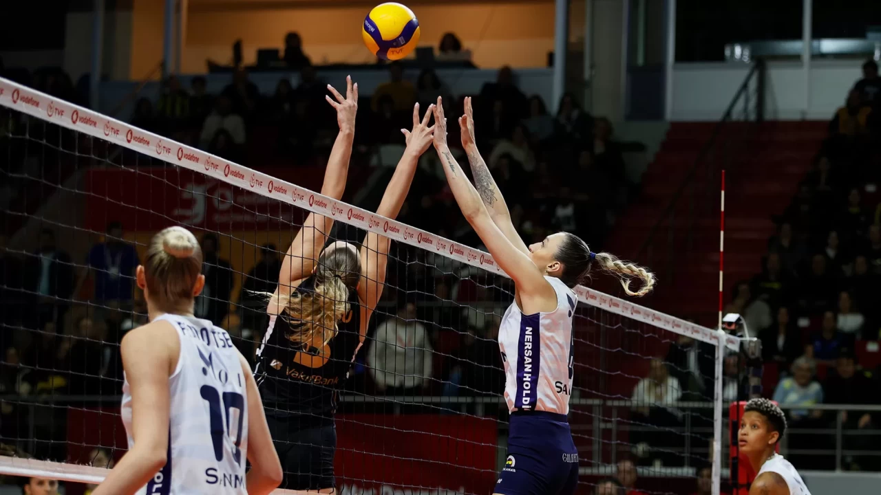 Sultanlar Ligi'nde final serisi Fenerbahçe ile VakıfBank arasında oynanacak
