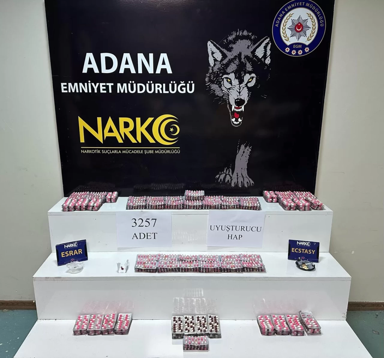 Adana'da narkotik operasyonu: 3 bin 257 uyuşturucu hap ele geçirildi