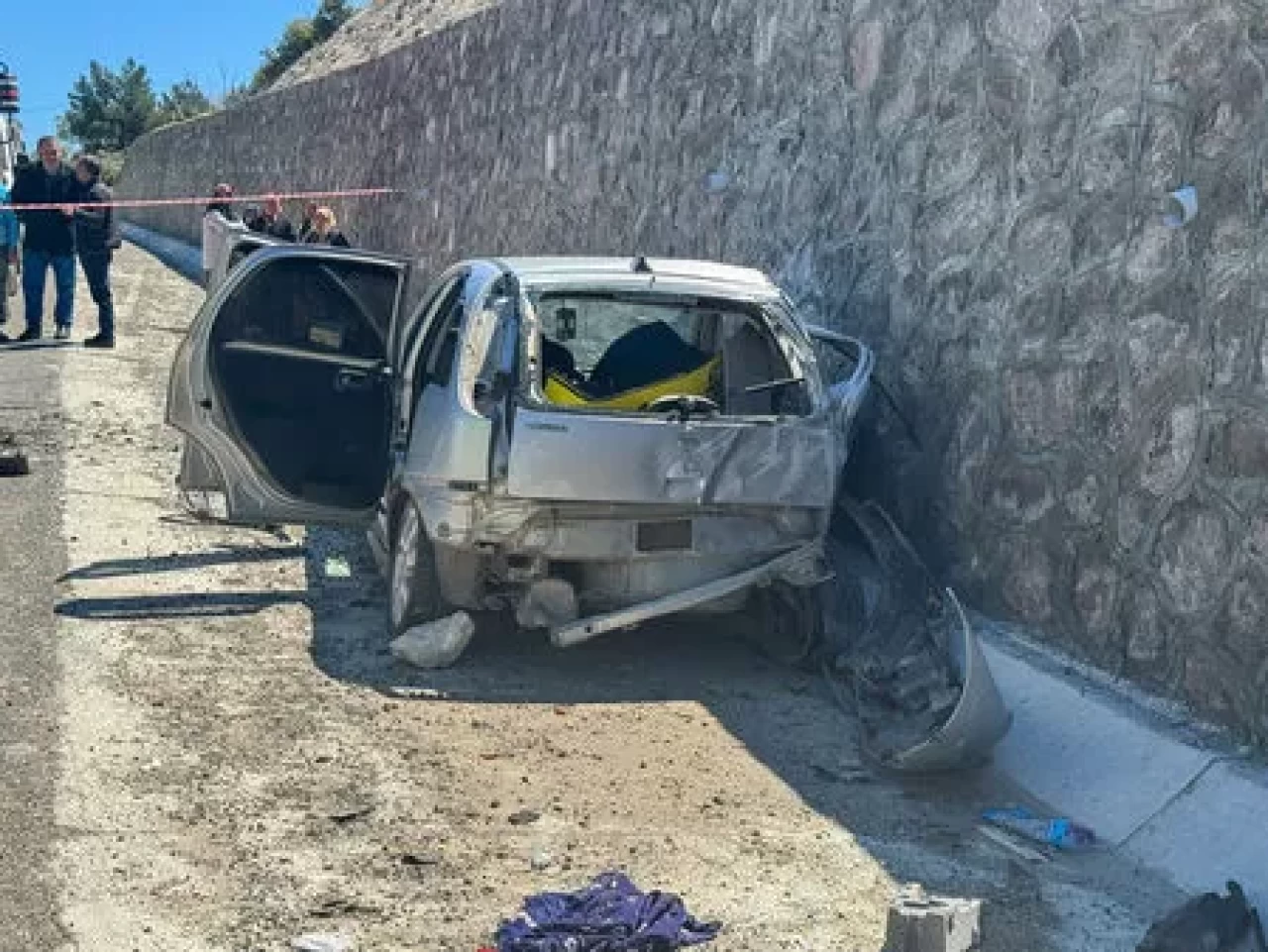 Kahreden kaza...otomobilde bulunan karı koca hayatını kaybetti