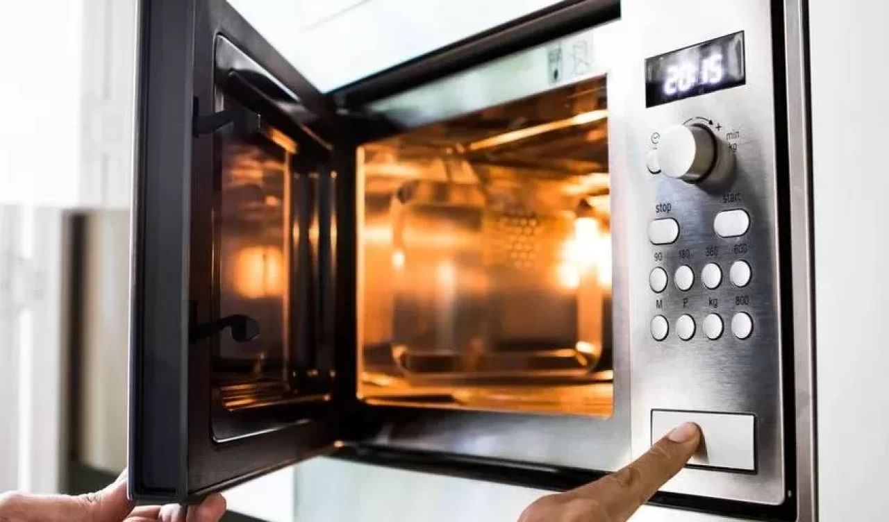 Mikrodalgaya asla koymamanız gereken 12 malzeme