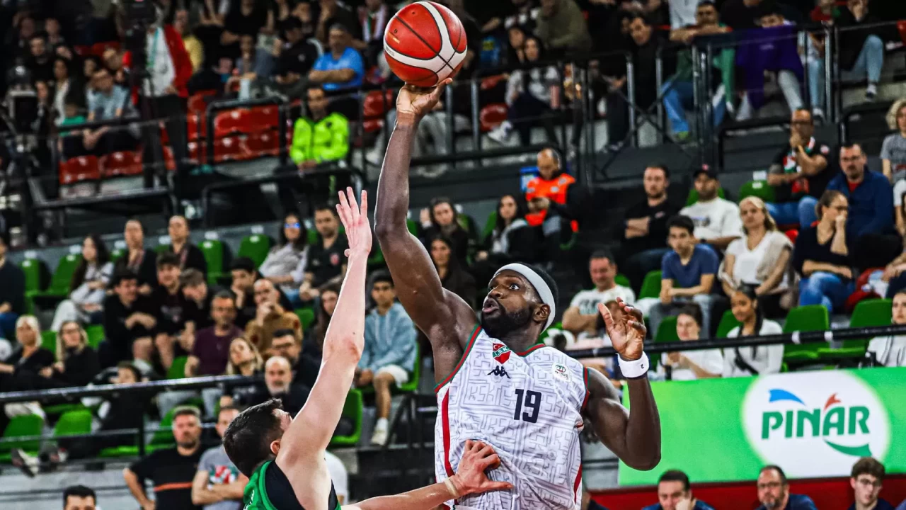 Basketbol Süper Ligi’nde Bursaspor galibiyetiyle moral bulan Karşıyaka için her maç kritik önemde