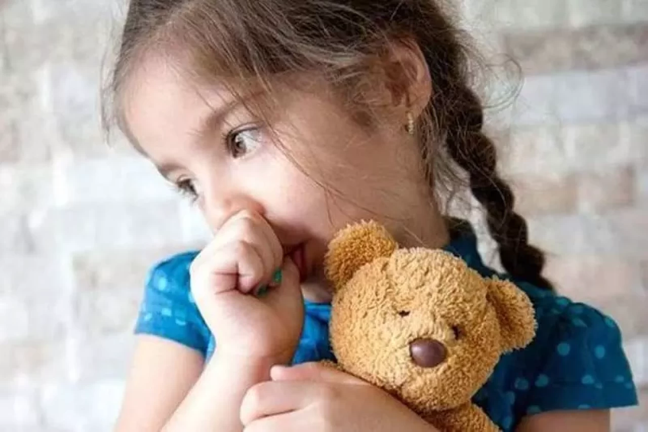 Parmak değil, ilgiyi emiyor! Uzmanlardan ebeveynlere kritik uyarı