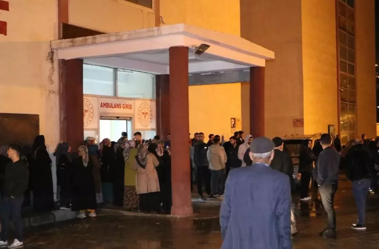 Hakkari'de iş makinesinin altında kalan işçi can verdi