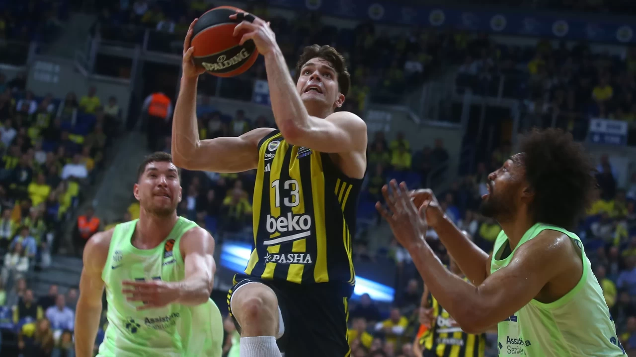 Fenerbahçe, EuroLeague’de Barcelona’ya takıldı