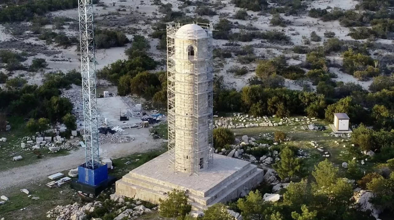 2 bin yıllık Patara Deniz Feneri yeniden ayağa kaldırıldı